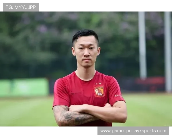 上海海港徐新助攻连连，李明破门得手：场上默契，场下装备的故事