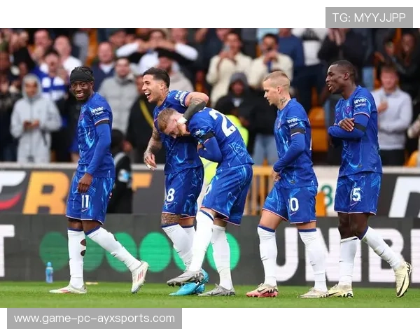 切尔西禁区内二次进攻再度奏效，普利西奇补射得手